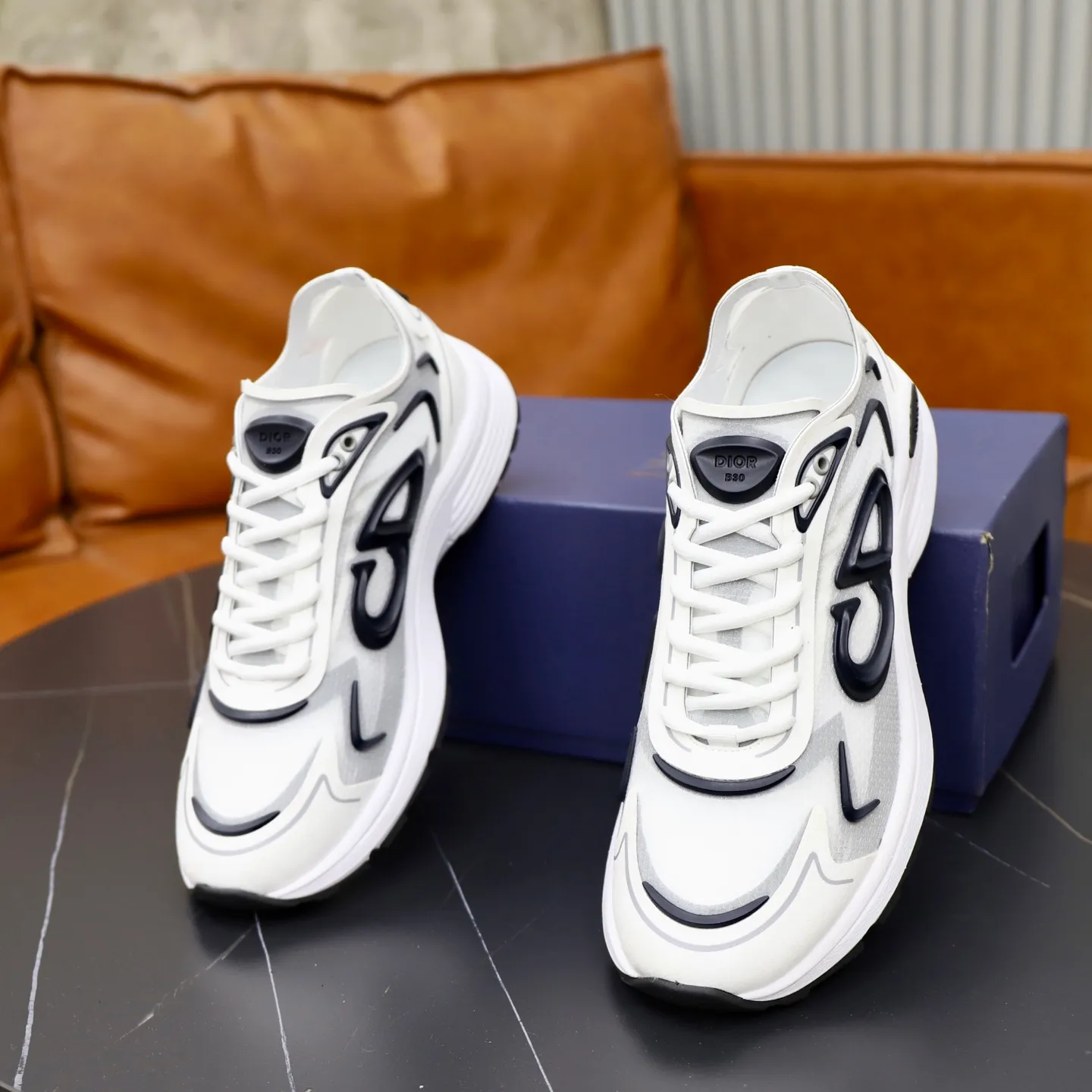 Ex-factory price: 560💰DIOR#B30 COUNTDOWN TECH shoes 1. Inspired by lighter running shoes this season 2. Made of multi-layer transparent nylon upper, futuristic 3. CD30 rubber logo on the tongue/heel to highlight the brand style 4. Equipped with ultra-light foam midsole for the ultimate comfortable wearing experience 5. The entire series uses WELDED (seamless bonding) technology to ensure durability and lightness 6. Full size dopamine color matching, 39-45 (38, 46 customized)